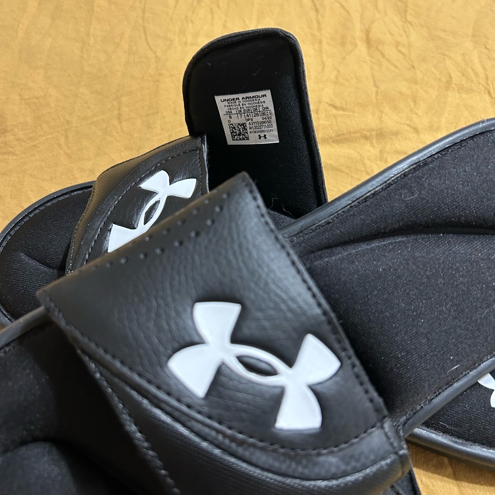 NWT men’s under armour slides